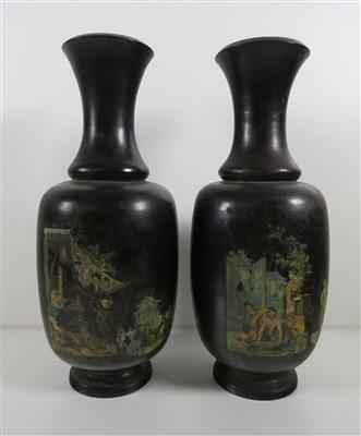 Paar chinesisch anmutende, holzgedrechselte Vasen, um 1900 - Kunst, Antiquitäten und Schmuck
