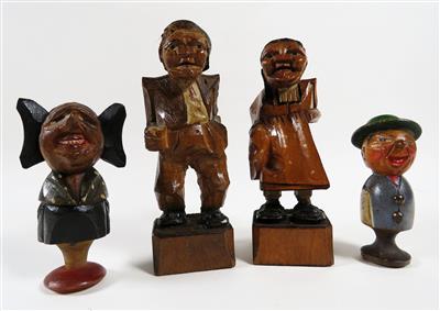 Vier verschiedene groteske Holzfiguren - Umění, starožitnosti a šperky