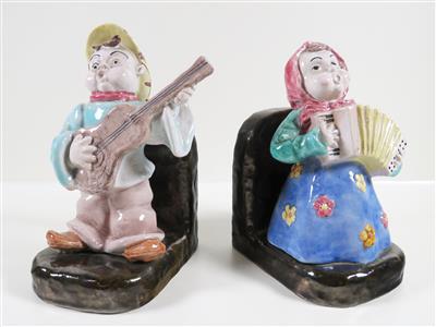 Paar Musikanten-Buchstützen, Linzer Keramik, 2. Drittel 20. Jahrhundert - Klenoty, umění a starožitnosti