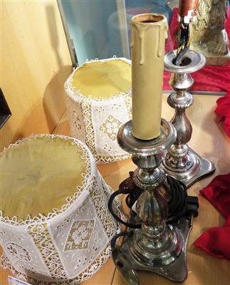 Zwei silberne Kerzenständer aus Adelsbesitz, 4. Viertel 19. Jahrhundert - Schmuck, Kunst und Antiquitäten