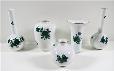 Paar und drei Vasen, Augarten, Wien 2. Hälfte 20. Jahrhundert - Gioielli, arte e antiquariato