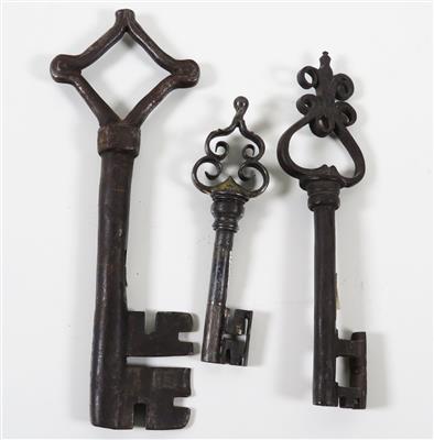 Drei verschiedene Eisenschlüssel - Klenoty, umění a starožitnosti