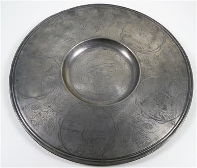 Breitrandplatte aus Zinn, wohl 20. Jahrhundert - Schmuck, Kunst und Antiquitäten