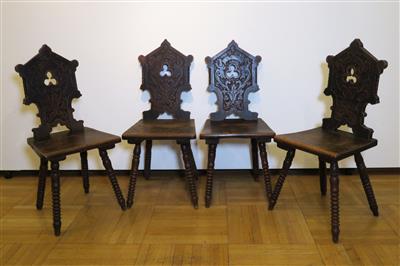 Satz von vier Eichenholz-Brettstühlen, 4. Viertel 19. Jahrhundert - Schmuck, Kunst & Antiquitäten