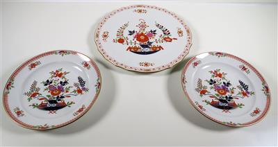 Tortenplatte und zwei Teller, Meissen, 1977 - Jewellery, antiques and art