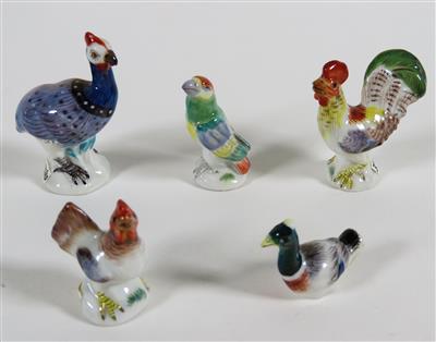 5 Miniatur-Vögel, Entwurf Johann Joachim Kaendler und Mitarbeiter um 1740/60, Meissen, 20. Jahrhundert - Jewellery, antiques and art