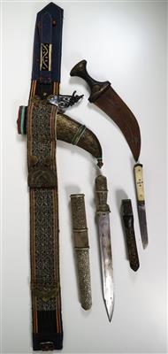 Konvolut von drei orientalischen Messern, Indisch/Tibetisch, 19./20. Jahrhundert - Klenoty, umění a starožitnosti