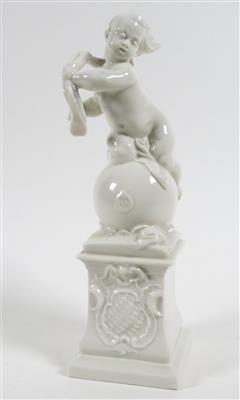 Putto als Fortuna, Entwurf Franz Anton Bustelli um 1755/57, Ausführung Nymphenburg, 20. Jahrhundert - Jewellery, antiques and art