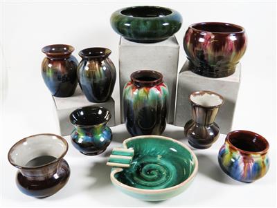 8 kleine Vasen, 1 Ascher, 1 Schale, Alpenländische Kunstkeramik Liezen - Schmuck, Kunst & Antiquitäten