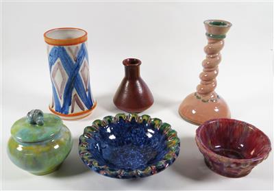 Kerzenhalter, 2 Vasen, 1 Deckeldose, 2 Schälchen, Radstädter Kunstkeramik - Klenoty, umění a starožitnosti