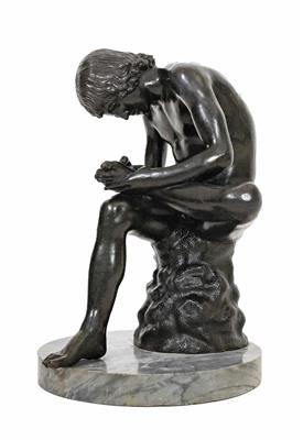 Bronzefigur 'Spinario', Replik nach dem sogen. kapitolinischen Dornauszieher, wohl 19. Jahrhundert - Schmuck, Kunst & Antiquitäten