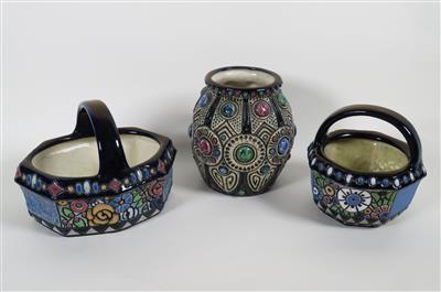 1 Vase, 2 Henkelkörbe, Amphora-Werke, Teplitz, um 1920 - Schmuck, Kunst & Antiquitäten