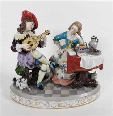 Figurengruppe mit lautespielendem Herrn und lauschender Dame an gedeckten Tisch gelehnt - Schmuck, Kunst & Antiquitäten