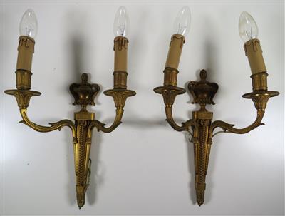 Paar neoklassizistische zweiflammige Wandappliken, 20. Jahrhundert - Jewellery, Works of Art and art