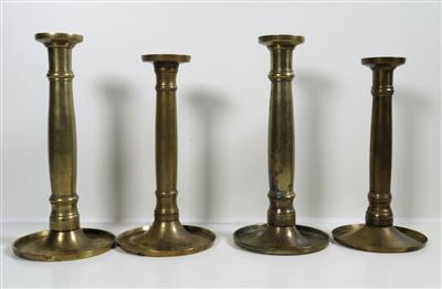 Vier Messing-Kerzenleuchter, 19. Jahrhundert - Jewellery, Works of Art and art