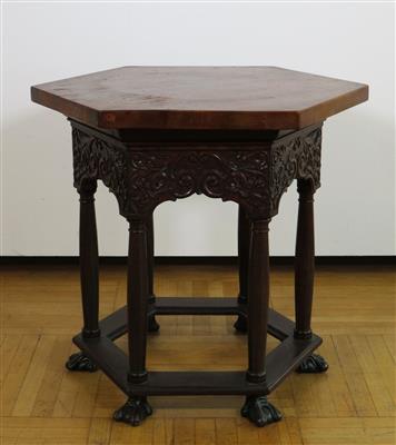 Kleiner sechseckiger Tisch im Frühbarockstil - Klenoty, umění a starožitnosti