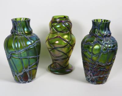 Paar Vasen und eine Vase, wohl Glasfabrik Elisabeth, Kosten bei Teplitz, um 1900 - Klenoty, umění a starožitnosti