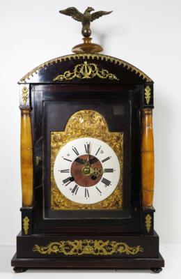 Biedermeier Kommodenuhr mit Barock-Spindelwerk des 18. Jahrhunderts - Klenoty, umění a starožitnosti