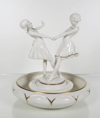 Blumensteckschale mit Reigenspiel (zwei tanzende Mädchen), - Šperky, umění a starožitnosti