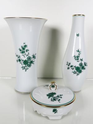 2 Vasen, 1 Bonbon-Dose, Augarten, Wien, 2. Hälfte 20. Jahrhundert - Jewellery, antiques and art