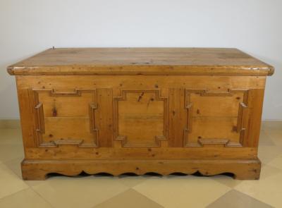 Bäuerlicher Schreibtisch, unter Verwendung alter Teile einer Truhe gearbeitet - Schmuck, Kunst & Antiquitäten
