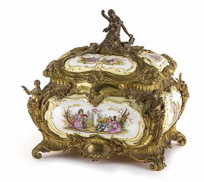 Prunkkassette mit Bronze-doré-Montierung im Rokokostil, wohl Frankreich Ende 19. Jahrhundert - Christmas-auction Furniture, Carpets, Paintings