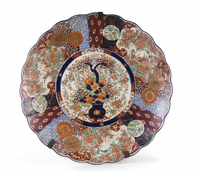 Großer Imari-Teller, Japan 19. Jahrhundert - Antiquitäten, alte Grafiken und Teppiche