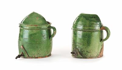 Zwei gehenkelte Wassergefäße mit Metallpippe, Alpenländisch 19. Jahrhundert - Antiques