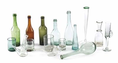 16 verschiedene Gebrauchsgläser und Flaschen, 18./19. Jahrhundert - Christmas auction
