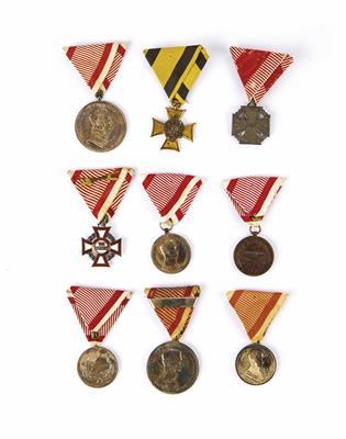 Konvolut von neun militärischen Auszeichnungen der k. u. k. Monarchie: - Vánoční aukce