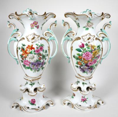 Paar Sockelvasen im Rokokostil, Böhmen, Ende 19./Anfang 20. Jahrhundert - Porcelain, glass and collectibles